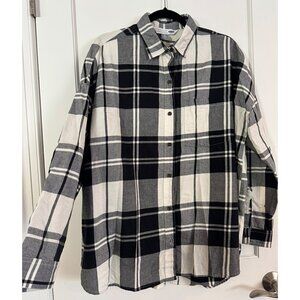 Old Navy Black and White Flannel The Boyfriend Shirt - women's size extra large
